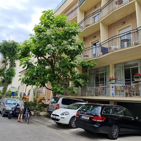 Hotel Esperia Католика Екстериор снимка