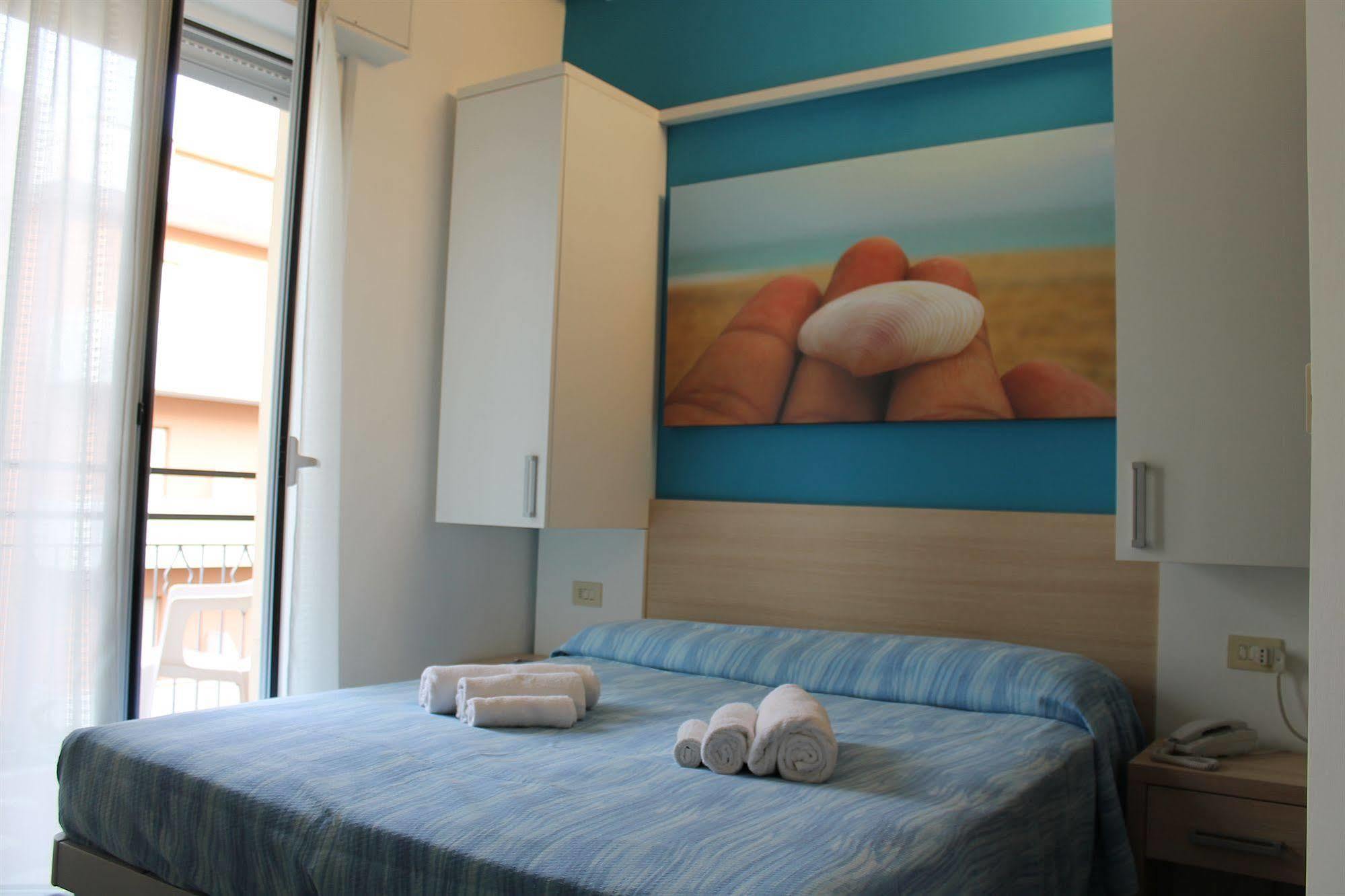 Hotel Esperia Католика Екстериор снимка