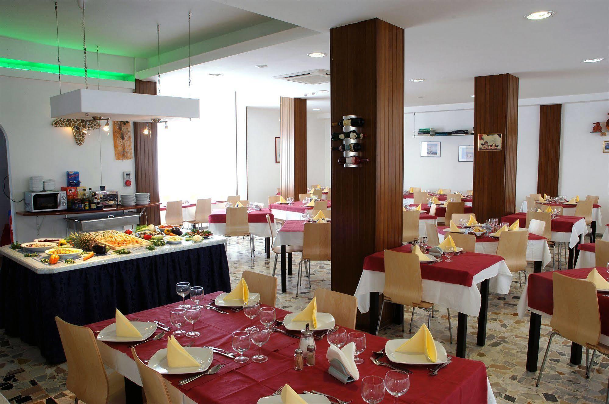 Hotel Esperia Католика Екстериор снимка