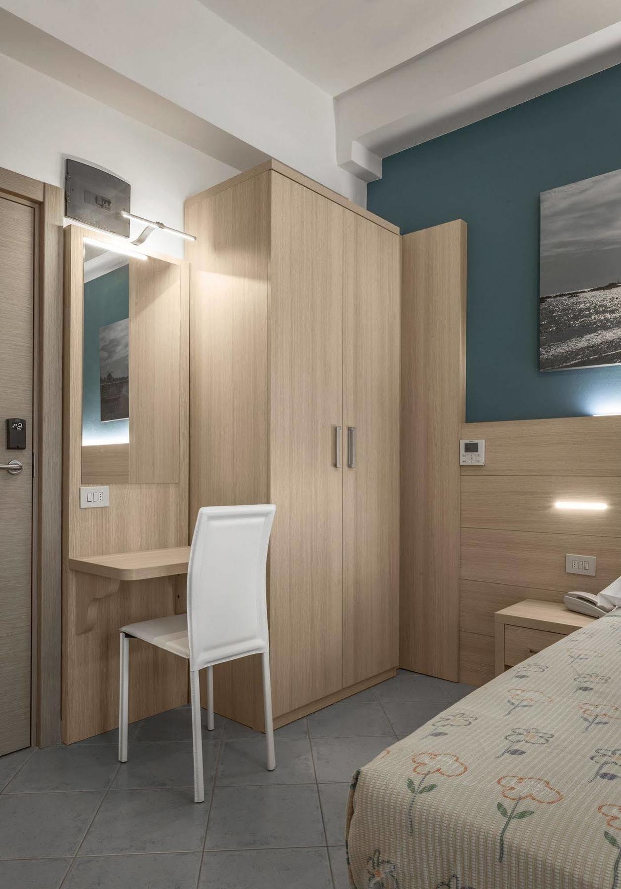 Hotel Esperia Католика Екстериор снимка
