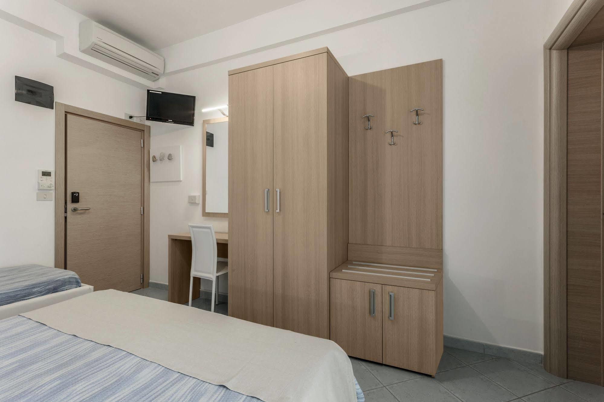 Hotel Esperia Католика Екстериор снимка