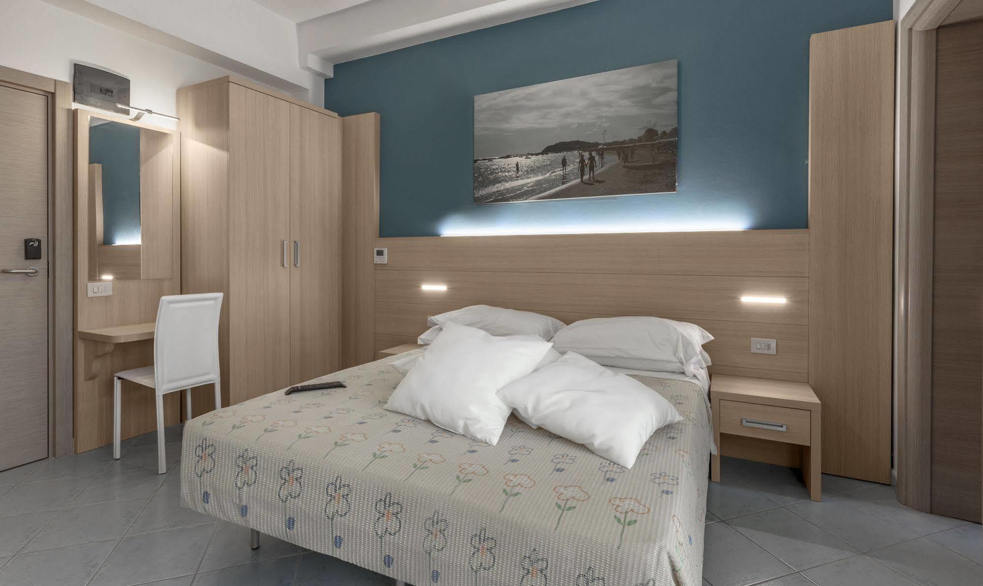Hotel Esperia Католика Екстериор снимка