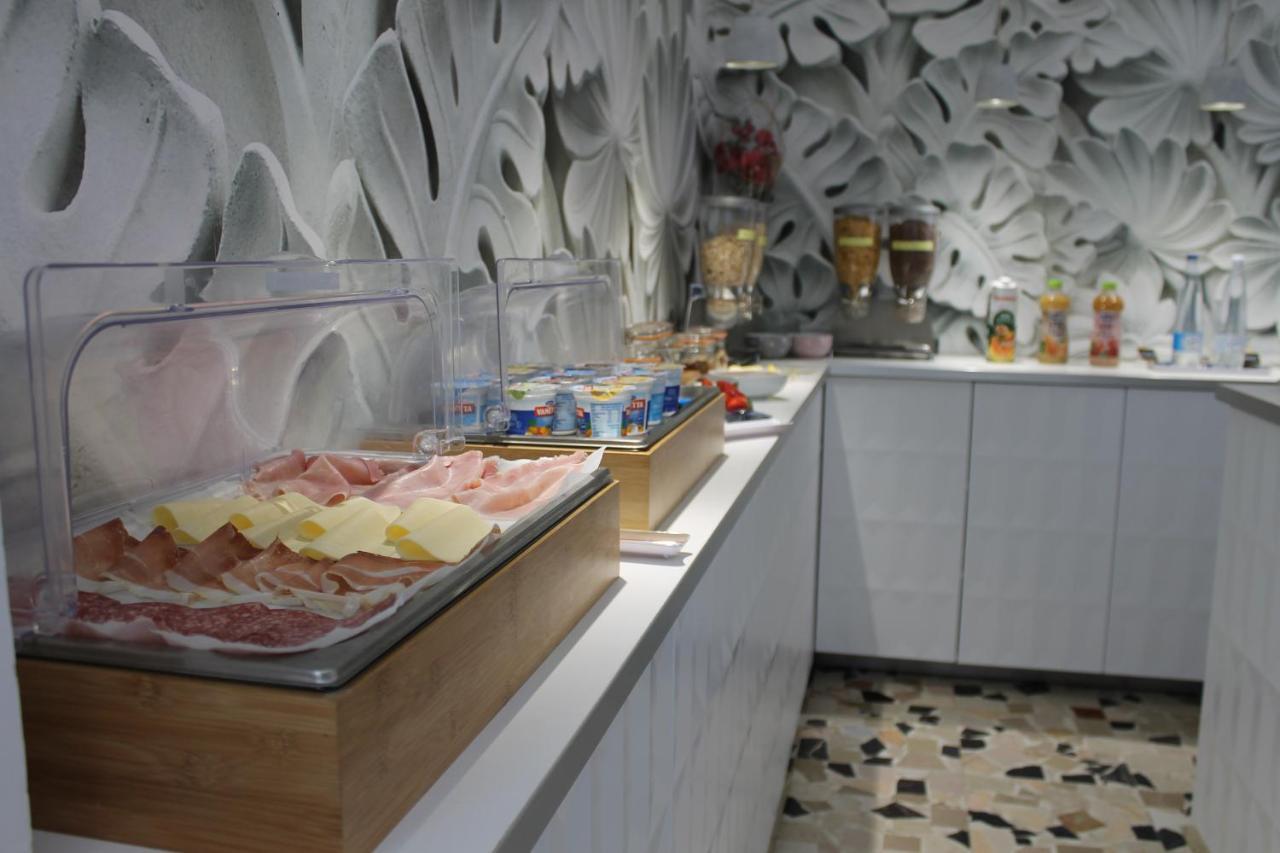 Hotel Esperia Католика Екстериор снимка